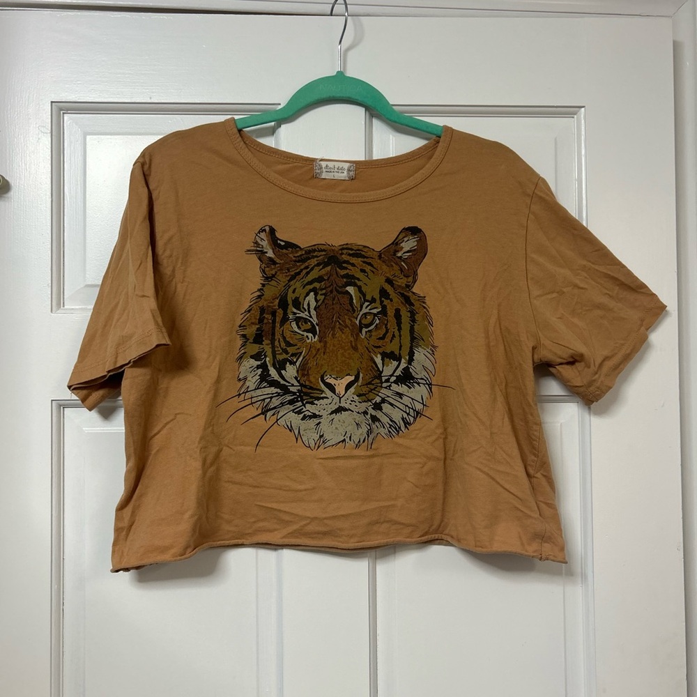 Altar’d State Brown Tiger Graphic T-Shirt Size Large Crop Top